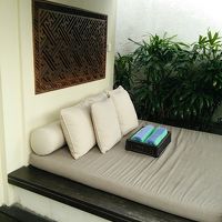 プール横のガゼボ(夜はライトアップ)