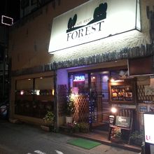 周りが真っ暗なので　すぐ目立つ