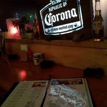 カウンター席には一人の旅人には　いごこちよく