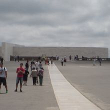 反対側の聖三位一体教会