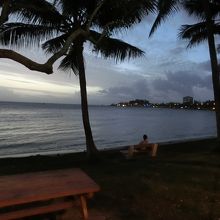 店の前のビーチ