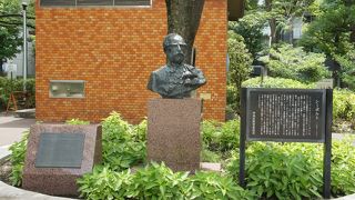 あかつき公園の中にぽつんとありました