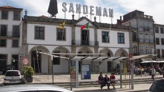 黒マントとソンブレロの「ドン」がトレードマークです。