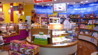 ロイズ石垣島の商品がいっぱいあります