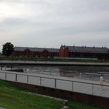 赤いレンガ造り