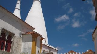 深い緑に覆われた王家の避暑地です。