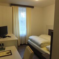 テレビの下に冷蔵庫あり