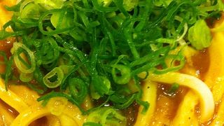 にぎわっている