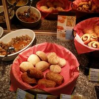 パンやサラダはおいしかったです。