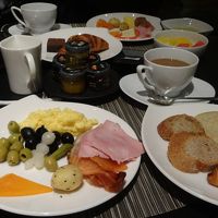 毎日食べても飽きない朝食バイキング