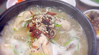 トジョンハンバンサムゲタン (トジョン漢方サムゲタン)