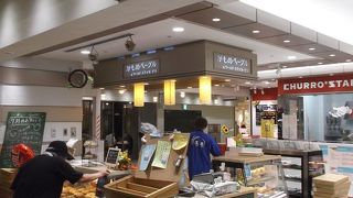 横浜ポルタのテイクアウトゾーンにあるベーグル＆デリ