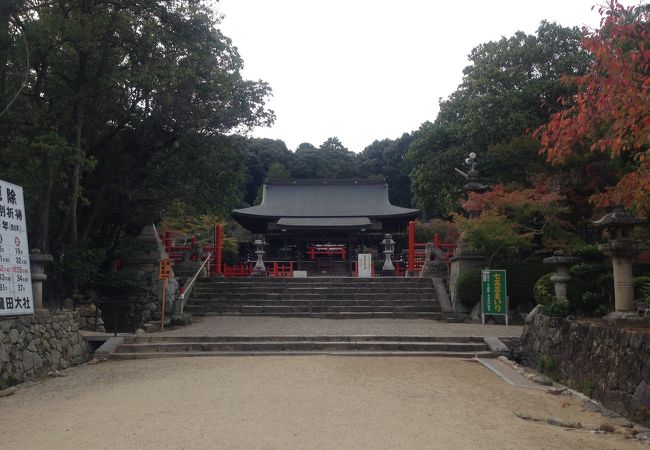 奈良・信貴山近くの神社。