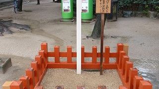 とっても大きい参道があります