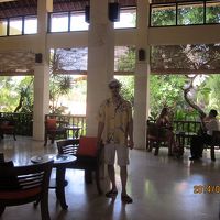 ロビーは明るめでした