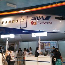 ANAの機体が入り口にあります
