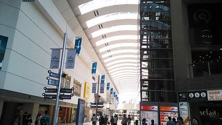 みなとみらい駅から直結の複合ショッピング施設