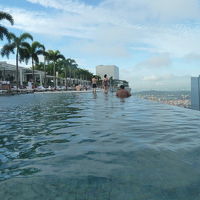 有名な屋上プール