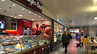 フードコート内のハーゲンダッツ