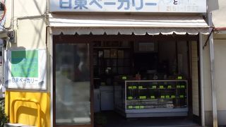 懐かしさいっぱいのパン屋