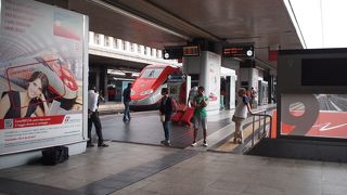 綺麗な駅ですが、トイレは有料