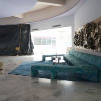 ロビー　やや暗めか