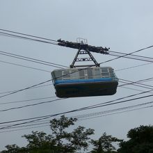 ロープウエーには数人お客様が乗っていました