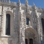 ポルトガルのマヌエル様式を代表する壮麗な修道院です。