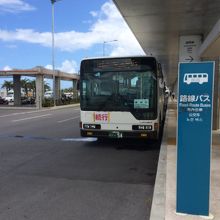 南ぬ島石垣空港にて。“続行車”。