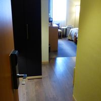 ドアを開けるとこんな感じの部屋でした。