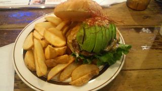 バーガーを食べるには少し割高
