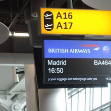 階段を下りて搭乗口へ