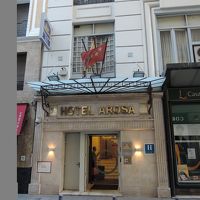 正面玄関は小さめ