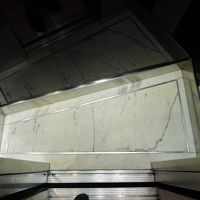 噂の？台形エレベータ（狭い・・・）