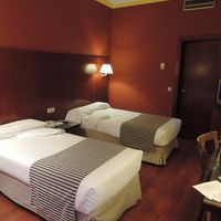 516号室はグランビア通りに面してます。