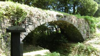 石造アーチ型の水路橋です