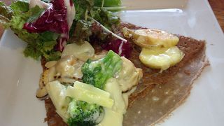 明るい雰囲気のお店。