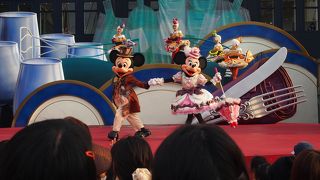 世界中の料理が出てくるショー♪