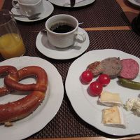 プレッツエルに白チーズを付けて食べるとおいしかったです。