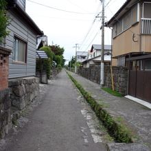 水路が流れる通りです。