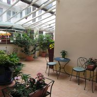 パティオ。ここでお茶したら気持ちよさそうだなぁ。