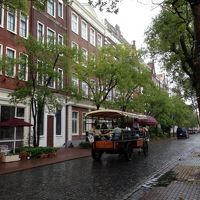 馬車もホテル前を走っている