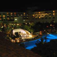 土曜の夜はスタッフの皆さんのライブがありました。