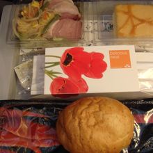 行きの機内食（パッケージ）