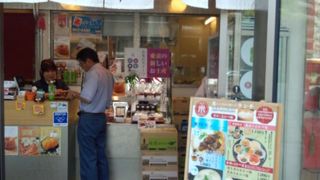 おひつご飯が売りのおにぎりや魚料理が美味しい