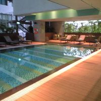 吹き抜けのプール。