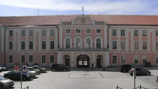 現在は国会議事堂です