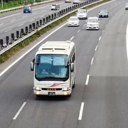 空港バスも運行、新百合ヶ丘駅から羽田、成田に行く路線は便利。