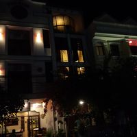 夜のホテル外観