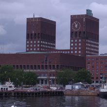 褐色の堂々とした造りです